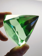 Load image into Gallery viewer, Mint Andara Crystal Diamond 114g