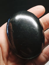 Load image into Gallery viewer, Shungite Therapeutic Hand / Palm Piece 102g
