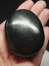 Load image into Gallery viewer, Shungite Therapeutic Hand / Palm Piece 94g