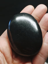 Load image into Gallery viewer, Shungite Therapeutic Hand / Palm Piece 98gC