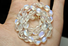 Load image into Gallery viewer, Moonstone - Blue Flash  EO+ oval 17.5inch