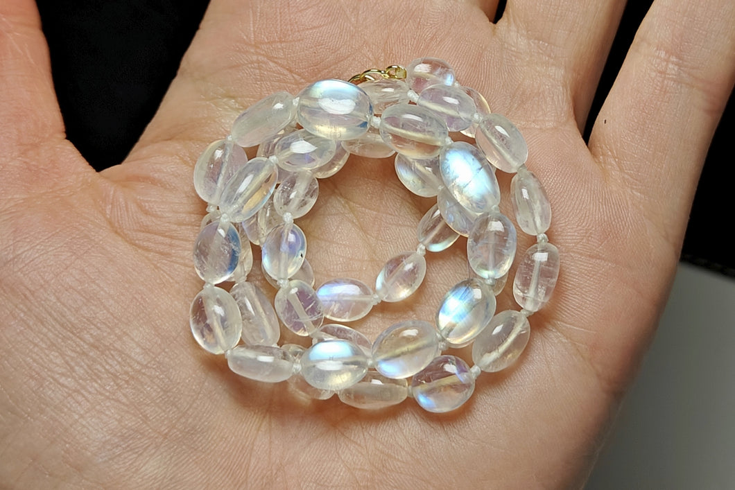 Moonstone - Blue Flash  EO+ oval 17inch