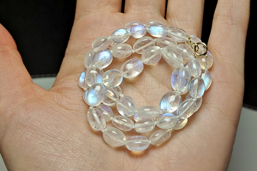 Moonstone - Blue Flash  EO+ oval 19.5inch
