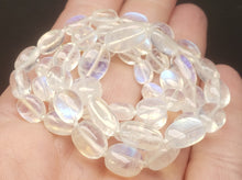 Load image into Gallery viewer, Moonstone - Blue Flash  EO+ oval 18.5inch