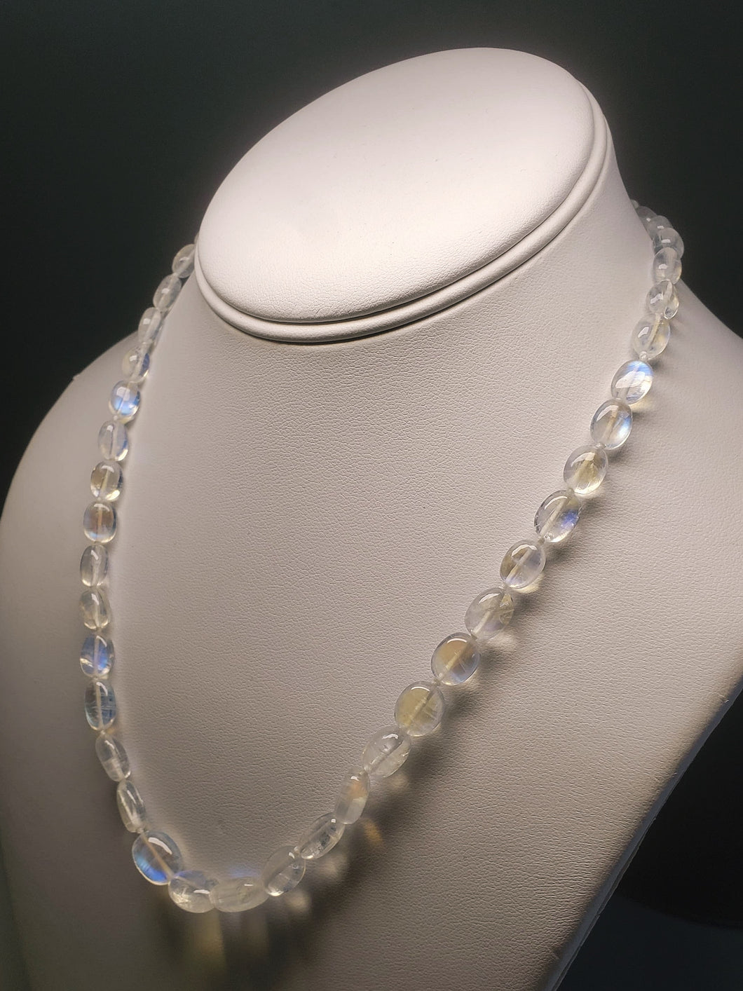 Moonstone - Blue Flash  EO+ oval 18.5inch