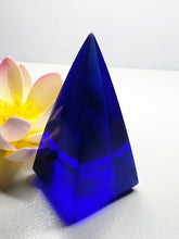 Load image into Gallery viewer, Blue Violet Andara Crystal Nubian Pyramid 3in x 1.5in