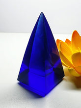 Load image into Gallery viewer, Blue Violet Andara Crystal Nubian Pyramid 3in x 1.5in