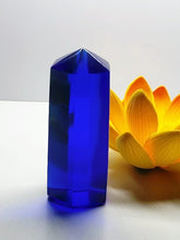 Load image into Gallery viewer, Blue Violet Andara Crystal Generator 2.5inch