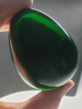 Load image into Gallery viewer, Green - Deep Andara Crystal Egg