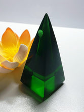 Load image into Gallery viewer, Green (Deep) Andara Crystal Nubian Pyramid 3in x 1.5in