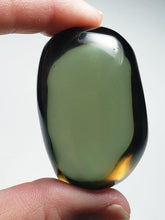 Load image into Gallery viewer, Purple - Light (color changing) Andara Crystal Hand / Palm Piece 86g
