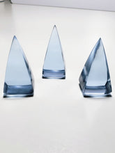 Load image into Gallery viewer, Violet - Light (color change) Andara Crystal Nubian Pyramid 1.5n x .75in
