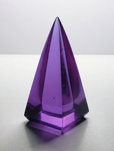 Load image into Gallery viewer, Violet (color change) Andara Crystal Nubian Pyramid 2.5n x 1.25in