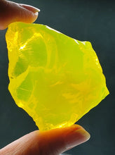 Load image into Gallery viewer, Opalescence - Electric Yellow Traditional Andara Crystal 96g
