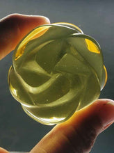 Load image into Gallery viewer, Yellow Andara Crystal Rose
