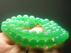 Chrysoprase EO++ 7+mm (rare size) 17.5inch