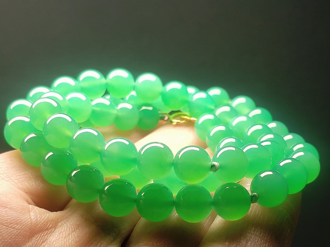 Chrysoprase EO++ 7+mm (rare size) 17.5inch